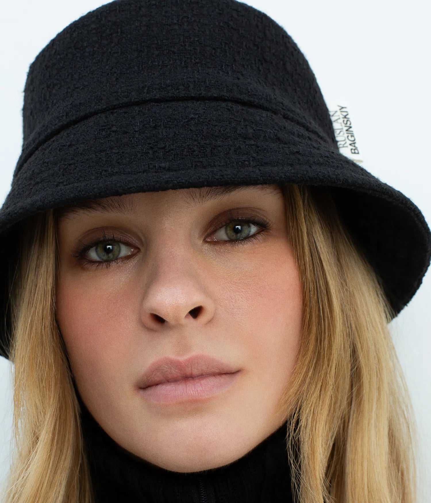 Ruslan Baginskiyラインストーンロゴ ハットストー黒キャスケット