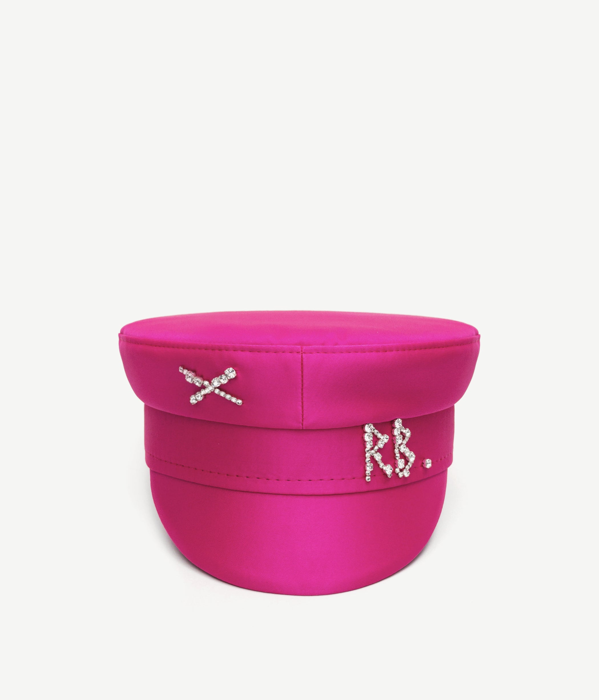 44_10_40, Ruslan Baginskiy Сатиновий Рожевий Бейкер Бой Кеп з Кристалами Знакова модель бренду, виконана у сяючому сатині кольору стиглої малини. Лаконічну геометрію головного убору доповнює оздоблена 64 кристалами, ручна вишивка монограми RB та хрестика.Створено в Україні.
