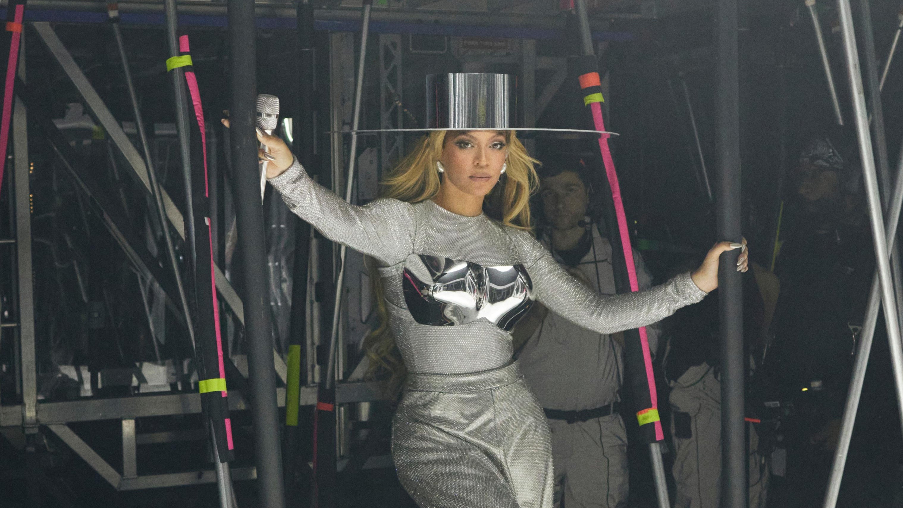 Ruslan Baginskiy image