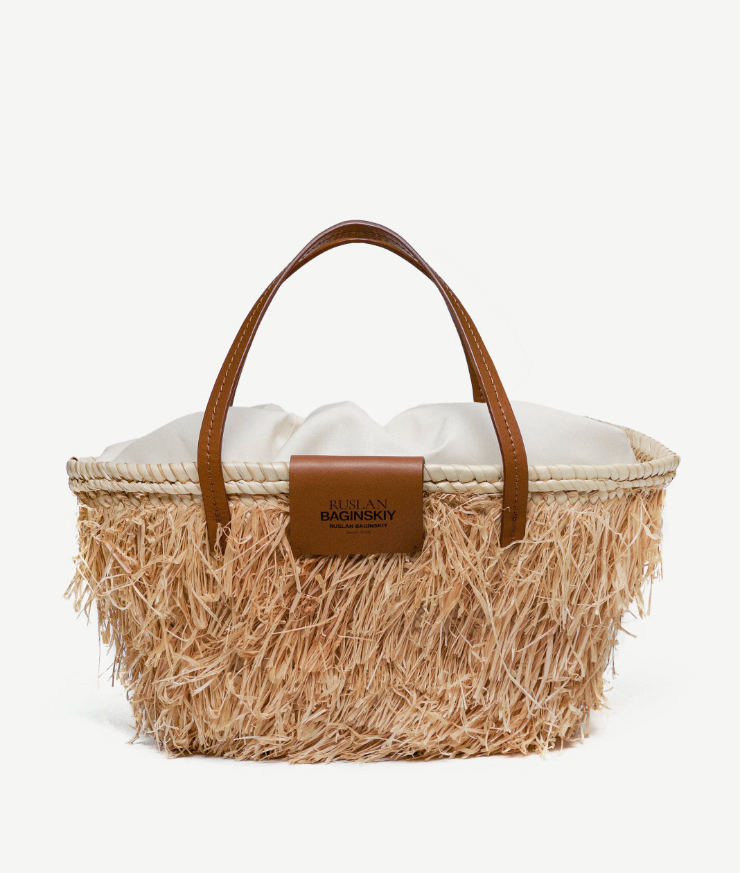 Mother’s Day Gifts, Ruslan Baginskiy Тоут-Сумка "Nest"Cумка виготовлена із натуральної соломи щільного плетіння, що забезпечує структурність виробу. Модель доповнена коричневими шкіряними ручками, завдяки яким її зручно носити на плечі або в руці. Усередині передбачений бавовняний мішечок для безпечного зберігання речей. Сумка оздоблена логотипом Ruslan Baginskiy.Створено в Україні.